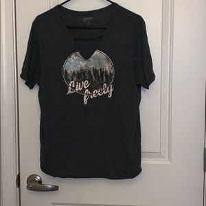 Live freely tee